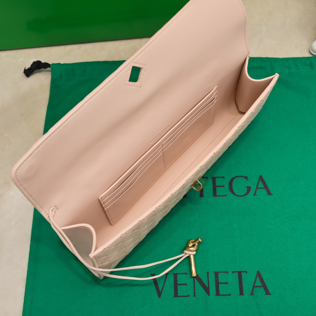 Bottega Veneta Clutch Bags